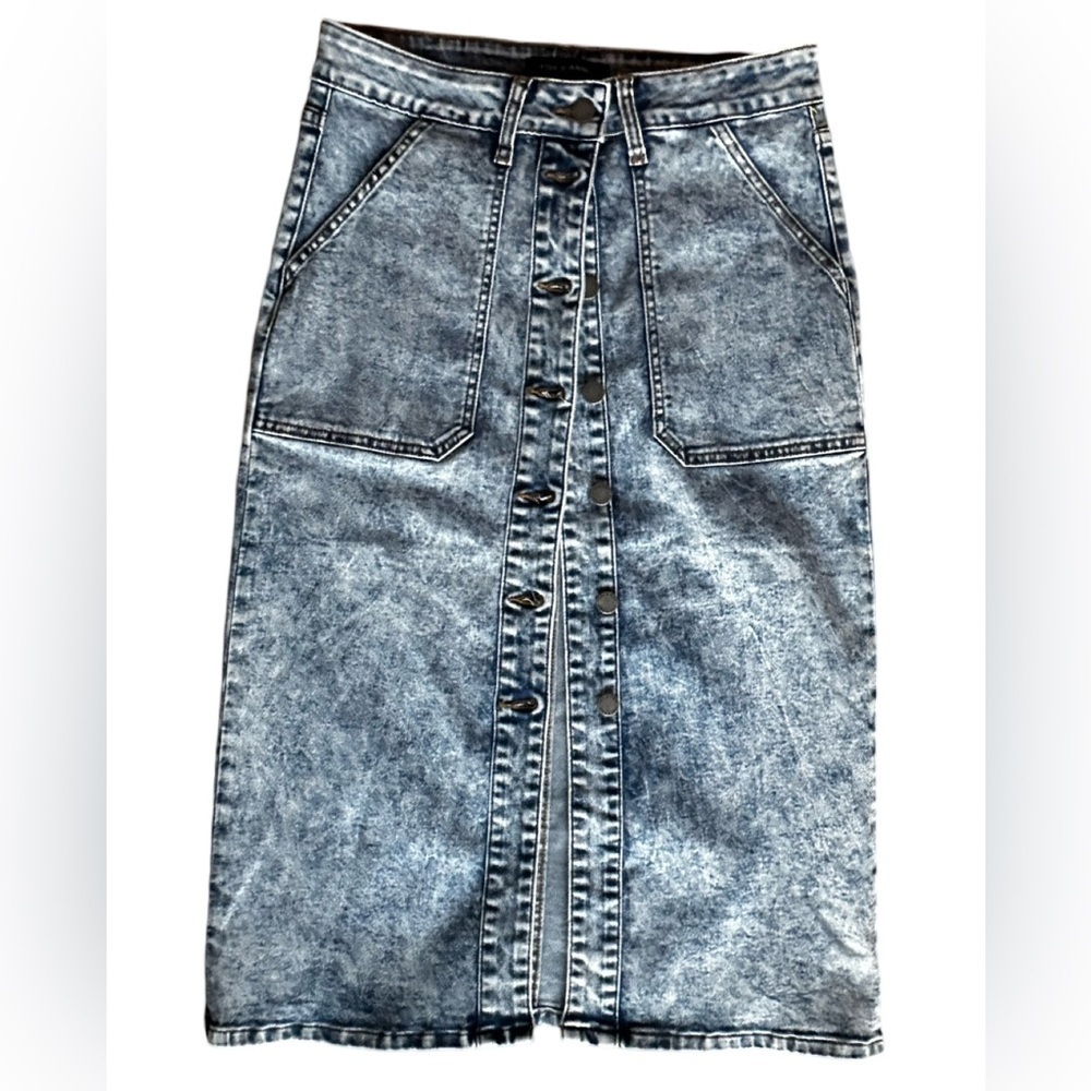 Fire & Rain Denim Button Down MIDI Skirt Jean Blue Acid Wash Women’s Size Small.